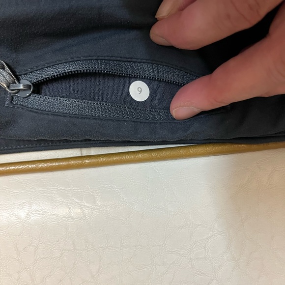 Lululemon run speed shorts size 6 - Picture 3 of 3